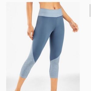 Fabletics cropped leggings - zipper pocket on back